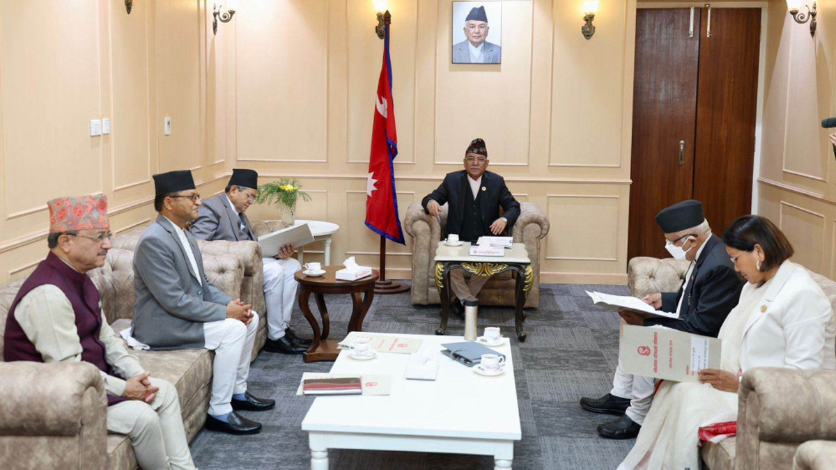 संवैधानिक परिषद्को बैठक बस्दै